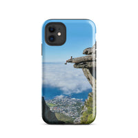 Coque iPhone® (Homme au bord d'une falaise) Home Travel World Store