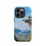 Coque iPhone® (Homme au bord d'une falaise) Home Travel World Store