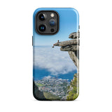 Coque iPhone® (Homme au bord d'une falaise) Home Travel World Store
