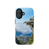 Coque iPhone® (Homme au bord d'une falaise) Home Travel World Store