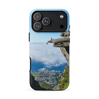 Coque iPhone® (Homme au bord d'une falaise) Home Travel World Store