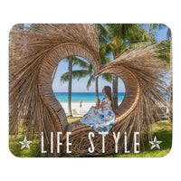 Tapis de souris femme se relaxant au bord de plage Home Travel World Store