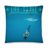 Coussin Life style ( Femme plongeuse dans les caraïbes ) Home Travel World Store